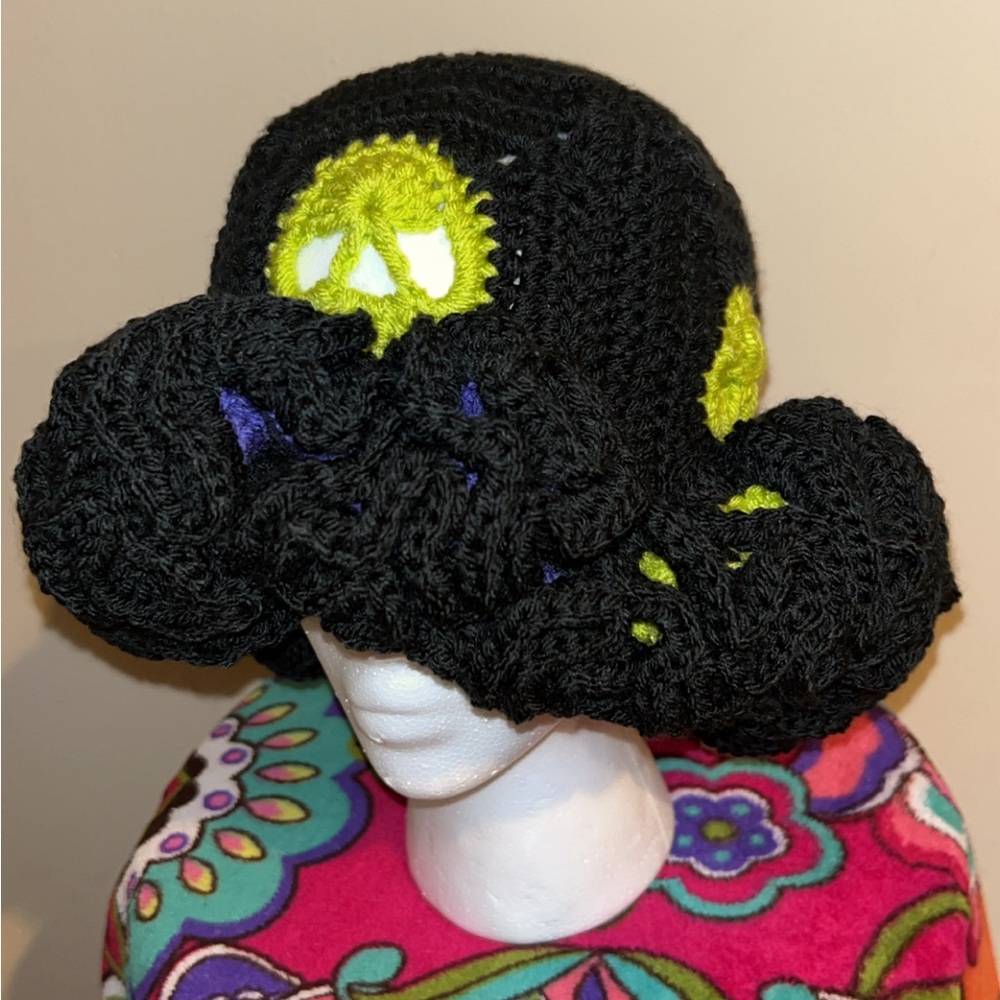 Skull Ruffle Beanie